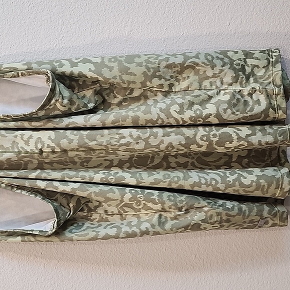 Nike Dri-FIT Green Floral Strappy Back Slim Fit Shirt - Picture 6 of 9